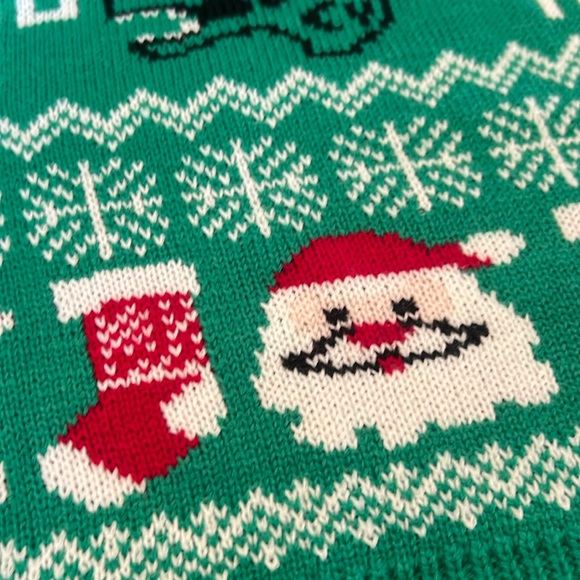 Sezzit- Boys Size 2T ~ Dinosaur Christmas Sweater ~ with Santa & Stockings too! - Picture 17 of 17